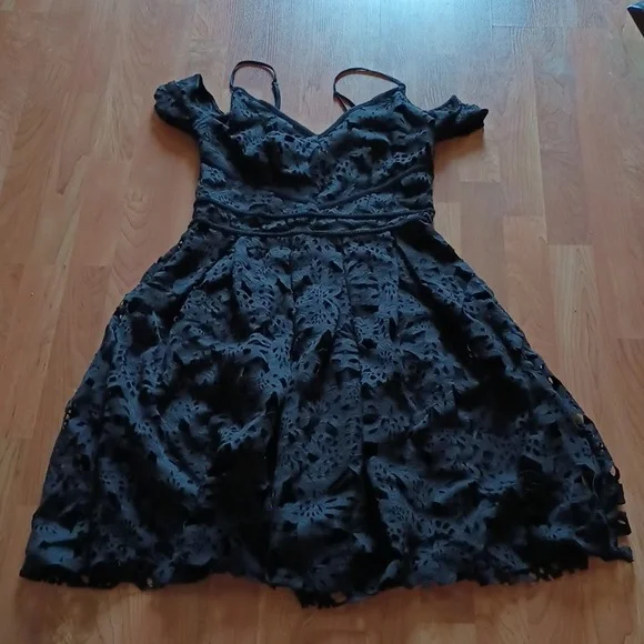 VENUS | Dresses | Venus Black Dress Size 6 Cut Out Shoulder | Poshmark